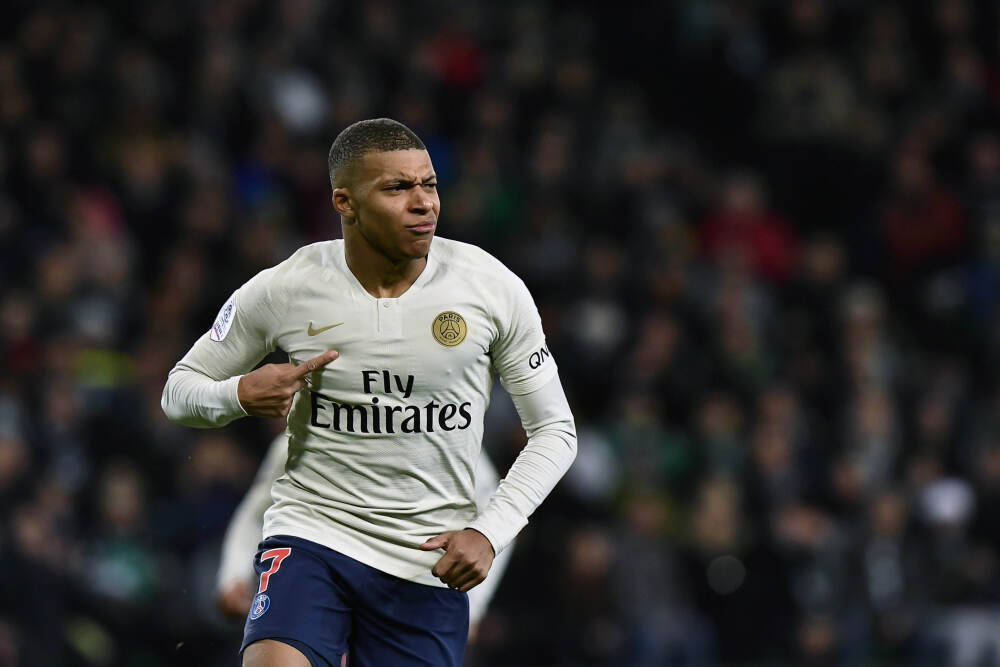 现金收付新规下月起施行，记者探访多家商超门店与银行网点